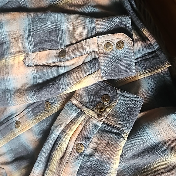 New Legendary Whitetails Flannel Jacket medium in brown orange blue cream black - Picture 3 of 3